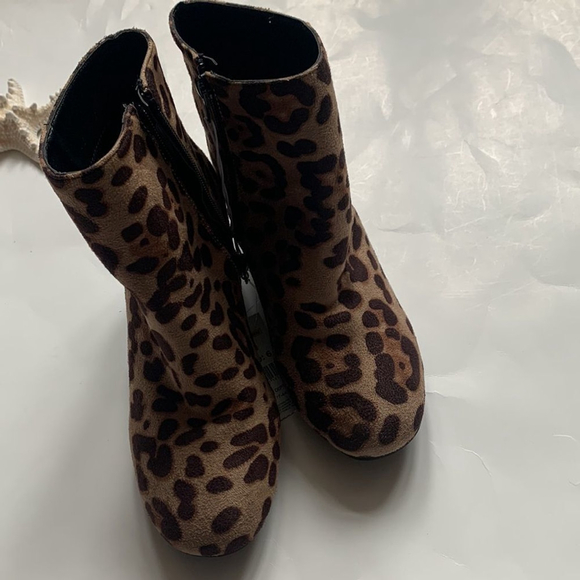 NWT Bobbie Brooks Leopard Print Ankle Booties - Picture 4 of 6